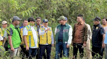 Wakil Bupati Aceh Timur Dampingi HRD Tinjau Sejumlah Infrastruktur Yang Rusak Parah di Aceh Timur.