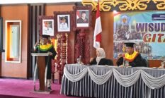 Bupati Murung Raya Wisuda Sekolah Lansia Gita Uluh Itah, Belajar Tak Mengenal Usia