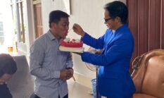 Ketua DPRD Murung Raya Dapat Kejutan Ulang Tahun ke-54 dari Insan Pers